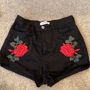 Black shorts with roses embroidered